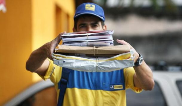 Vagas como de carteiro já estão confirmadas para o novo concurso dos correios 2024.