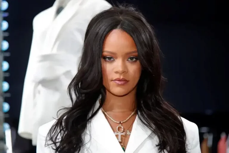 Rihanna Altura, Peso e Idade